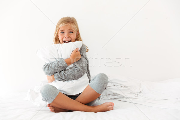 Сток-фото: портрет · испуганный · девочку · подушкой · сидят