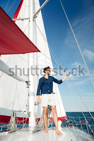 Giovani barbuto uomo piedi yacht guardando Foto d'archivio © deandrobot