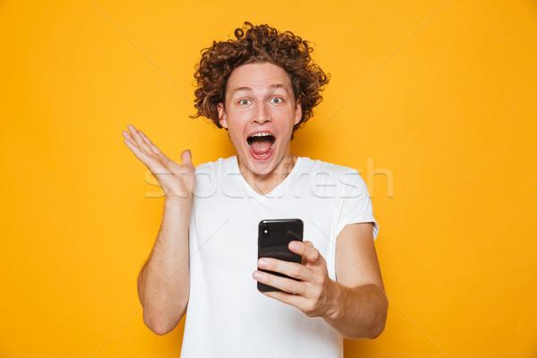 Stockfoto: Gelukkig · jonge · man · toevallig · witte · tshirt · schreeuwen