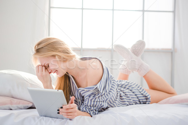 Megszégyenített aranyos nő ágy tabletta félénk Stock fotó © deandrobot