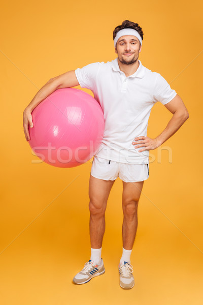 Jungen gut aussehend Sportler halten Fitness Ball Stock foto © deandrobot