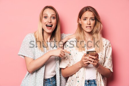 Stock foto: Mädchen · Sofa · Essen · Popcorn · zwei · heiter