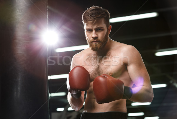 Grave guapo jóvenes fuerte deportes hombre Foto stock © deandrobot