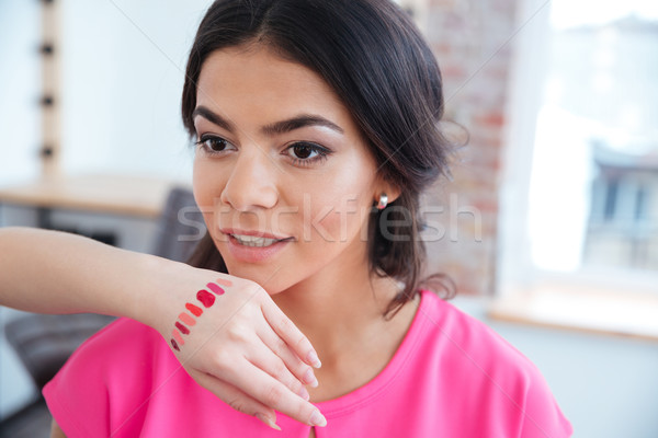Nő művész választ szín szájfény csinos Stock fotó © deandrobot