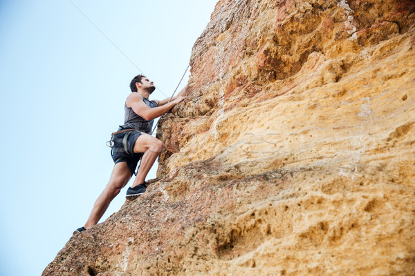 Giovane climbing naturale muro giovani bruna Foto d'archivio © deandrobot