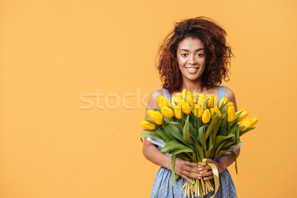 Bastante africano mulher buquê flores Foto stock © deandrobot