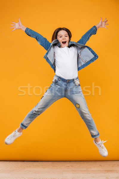 Retrato feliz pequeño colegiala saltar Foto stock © deandrobot