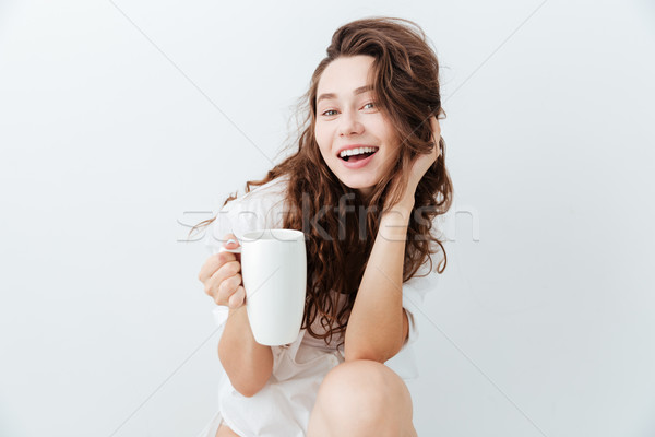 Foto stock: Encantador · mulher · jovem · cabelos · longos · copo · sorridente