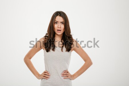 Elégedetlen barna hajú nő karok csípők néz Stock fotó © deandrobot