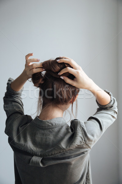 Vista posterior mujer camisa aislado gris cara Foto stock © deandrobot