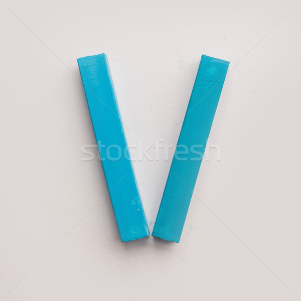 Fünf Stücke blau Pastell Wachsmalstift isoliert Stock foto © deandrobot