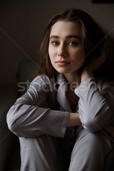 Függőleges kép rejtély nő néz kamera Stock fotó © deandrobot
