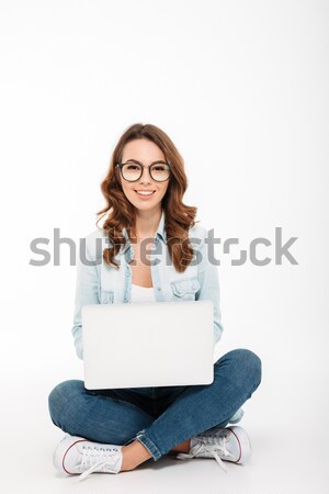 портрет удовлетворенный случайный девушки портативного компьютера Сток-фото © deandrobot