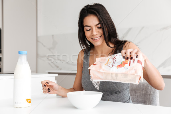 Foto stock: Foto · alegre · mulher · jovem · café · da · manhã · cozinha · casa