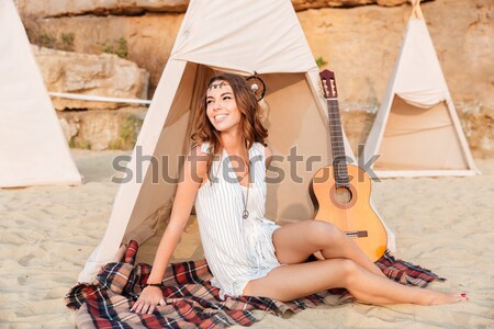 ストックフォト: 美しい · ブルネット · ヒッピー · 少女 · 座って · テント