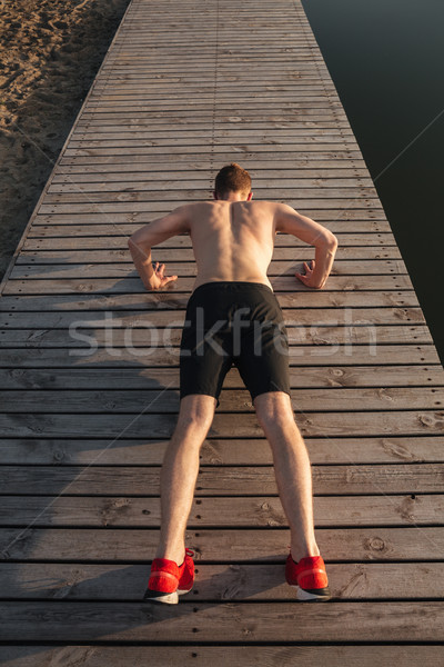 Junger Mann Athleten Liegestütze Freien Strand Morgen Stock foto © deandrobot