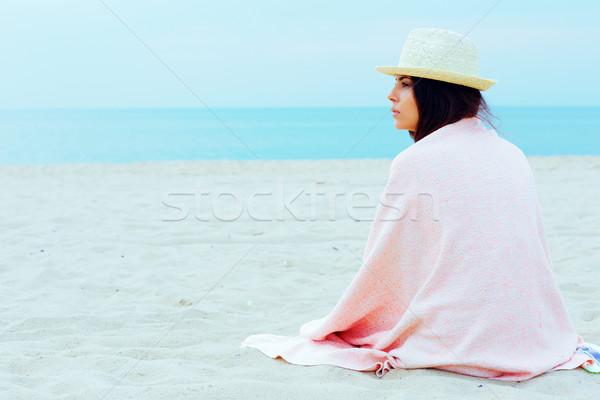 Jonge mooie vrouw deken strand meisje schoonheid Stockfoto © deandrobot