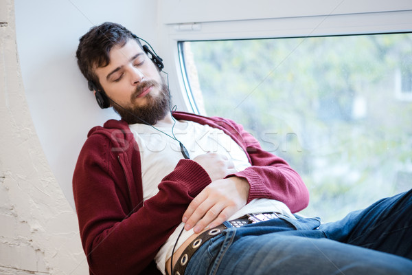 Przystojny facet snem okno młodych słuchanie muzyki Zdjęcia stock © deandrobot