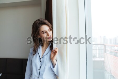 Stock fotó: Fiatal · nő · pizsama · szemben · napfelkelte · reggel · portré