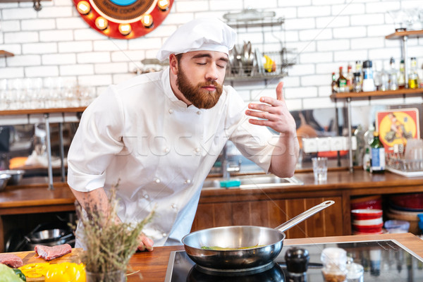 Stockfoto: Gelukkig · chef · kok · koken · voedsel · bebaarde