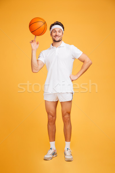 Mosolyog kosárlabdázó labda ujj izolált narancs Stock fotó © deandrobot