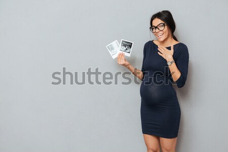孕 快樂 女子 顯示 超聲 圖像 商業照片 © deandrobot
