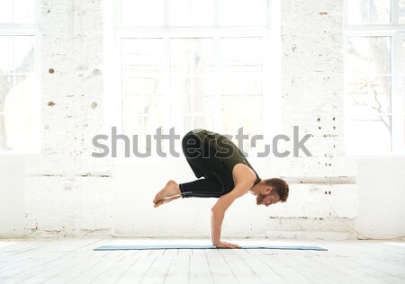 Stockfoto: Man · oefenen · vergevorderd · yoga · zijaanzicht · jonge · man