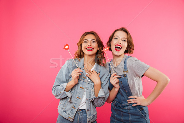 Nők barátok tart hamisítvány ajkak kép Stock fotó © deandrobot
