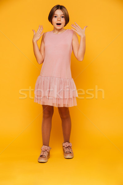 Stockfoto: Gelukkig · weinig · dame · naar · camera · glimlachend