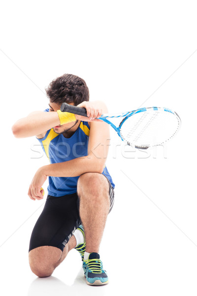 Müde Sport Mann Tennisschläger entspannenden isoliert Stock foto © deandrobot