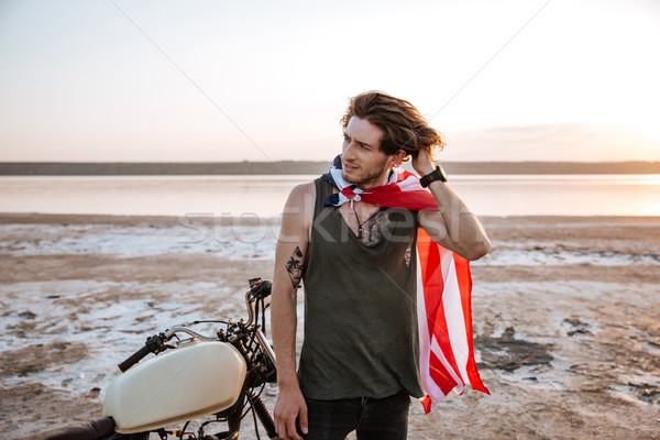 Hombre bandera de Estados Unidos dorado casco posando Foto stock © deandrobot