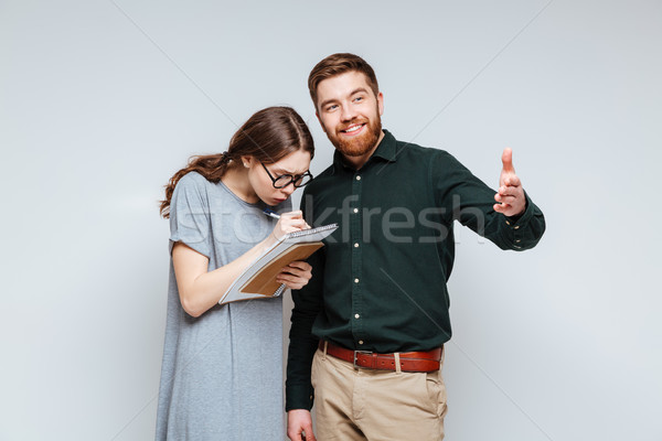 Vrouwelijke nerd gelukkig bebaarde man schrijven Stockfoto © deandrobot