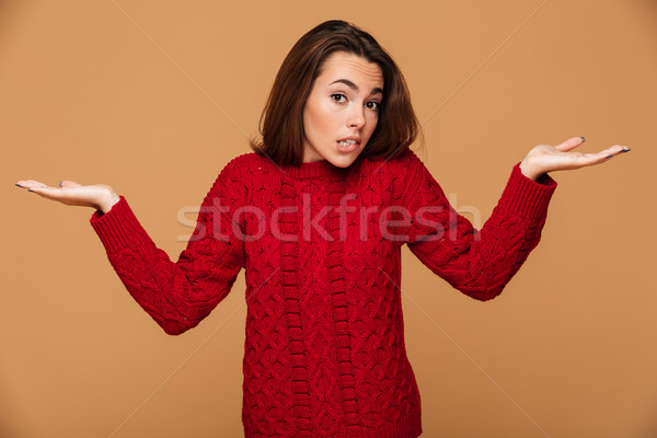 [[stock_photo]]: Confondre · jeunes · brunette · femme · rouge · tricoté