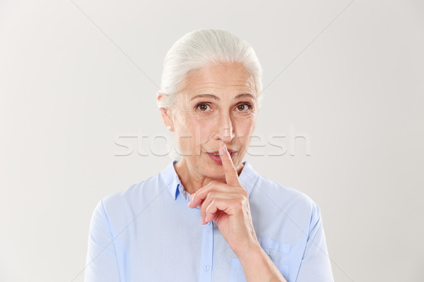 Gyönyörű öregasszony mutat csend kézmozdulat néz Stock fotó © deandrobot