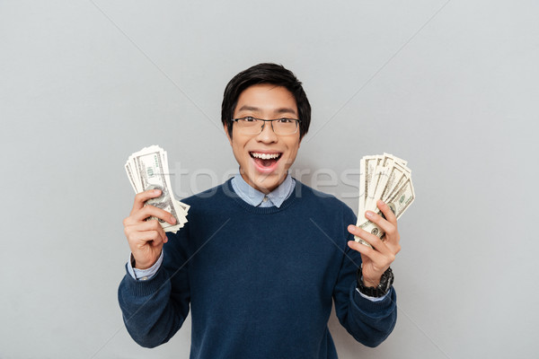 Asian Studenten Geld schauen Kamera grau Stock foto © deandrobot