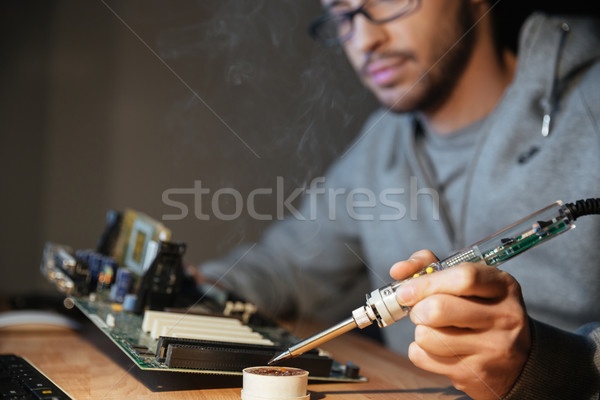 Stockfoto: Nadenkend · man · soldering · ijzer · jonge · man