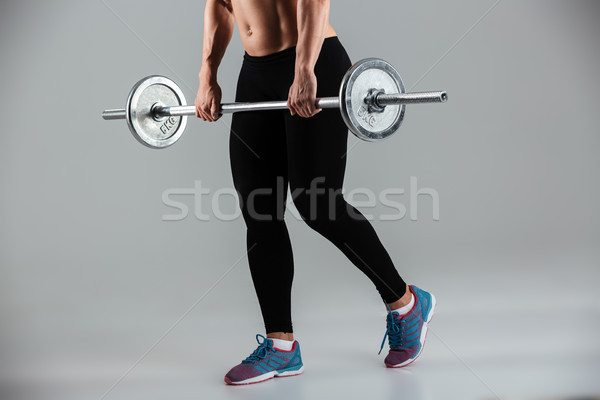 Bild muskuläre Sportlerin stehen Langhantel Erwachsenen Stock foto © deandrobot