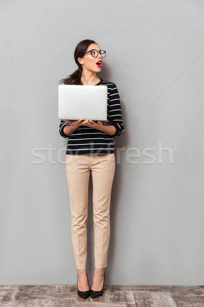 Portrait étonné femme lunettes [[stock_photo]] © deandrobot