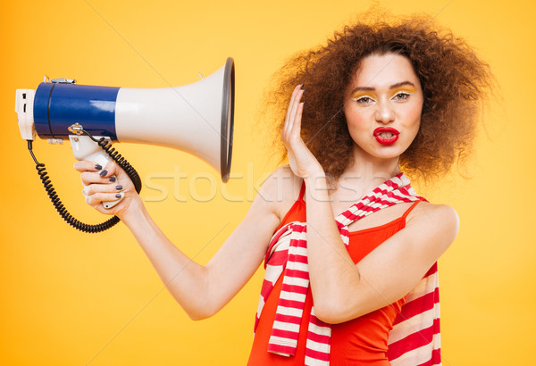 Niezadowolony jasne model megafon kobieta odizolowany Zdjęcia stock © deandrobot