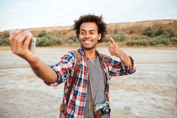 Foto stock: Hombre · toma · teléfono · móvil · sonriendo