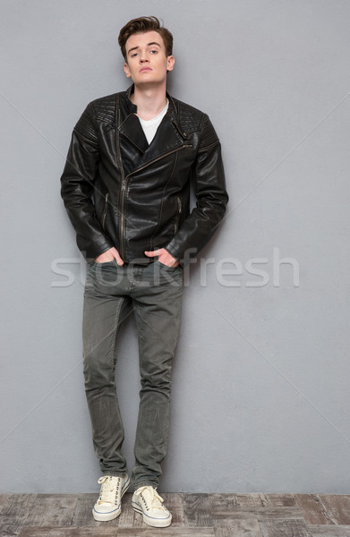 Tam uzunlukta portre gündelik adam deri ceket ayakta Stok fotoğraf © deandrobot