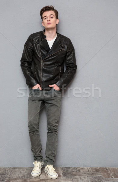 Portrait homme permanent [[stock_photo]] © deandrobot