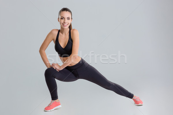 Pozitív aktív fiatal fitnessz nő felfelé nyújtás Stock fotó © deandrobot