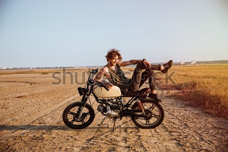 Jóvenes brutal hombre motocicleta posando Foto stock © deandrobot