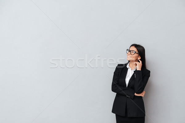 Femme d'affaires lunettes pense portrait puce [[stock_photo]] © deandrobot