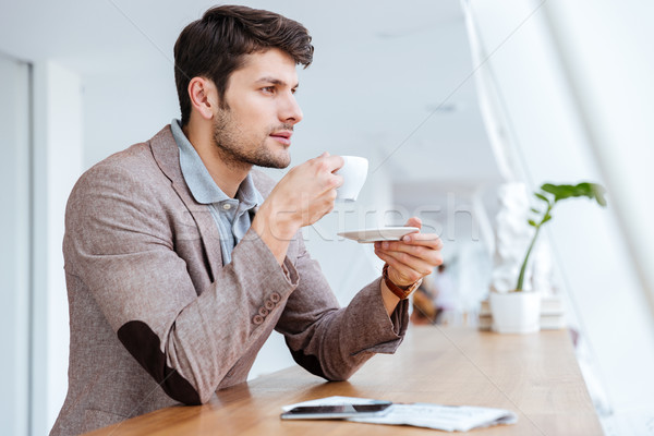 Stockfoto: Toevallig · jonge · zakenman · drinken · koffie · vergadering