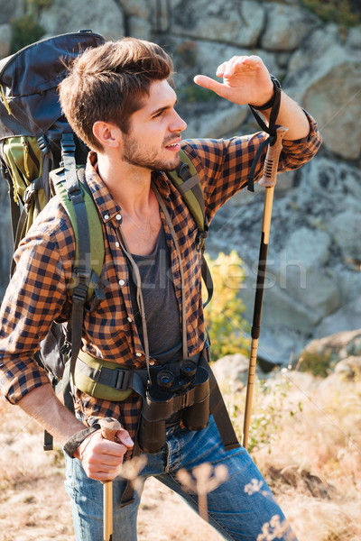Fiatal turista kanyon hátizsák másfelé néz függőleges Stock fotó © deandrobot