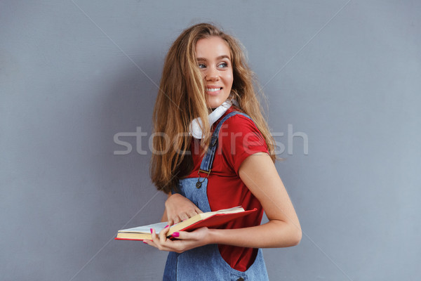 Mooie glimlachend tienermeisje boek Stockfoto © deandrobot