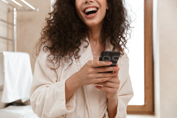 Kép fiatal gyönyörű nő fürdőszoba mobiltelefon kéz Stock fotó © deandrobot