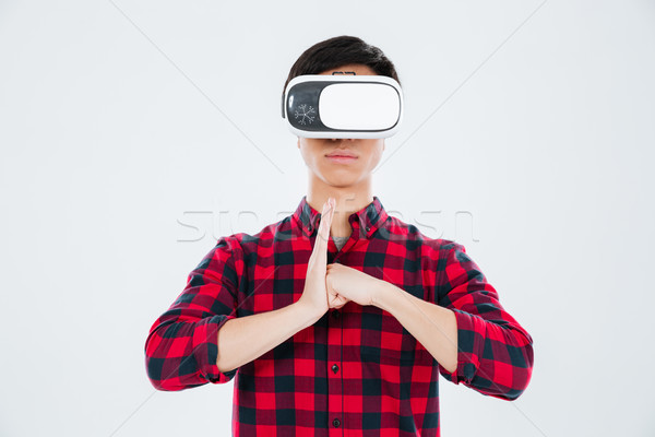 Férfi visel virtuális valóság berendezés gyártmány Stock fotó © deandrobot